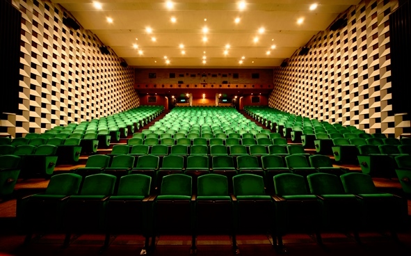 大會堂劇院 - 除戲劇演出外，也 適合小型音樂演出